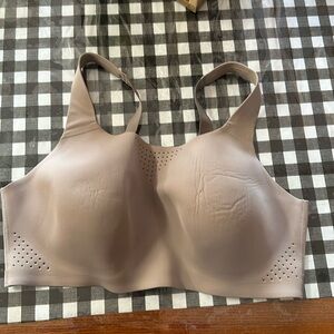 Victoria Secret Featherweight Max sports Bra